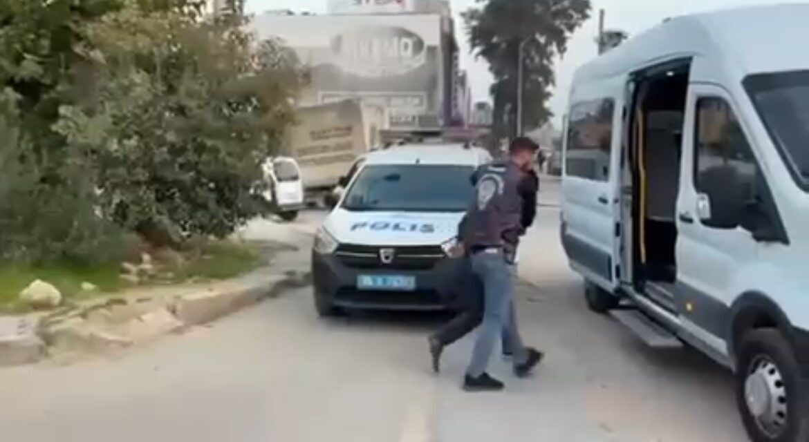 Bursa Emniyet Müdürlüğü'nün siber dolandırıcılığa yönelik düzenlediği operasyonda, 16 ilde