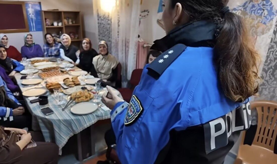 Bingöl'de, İl Emniyet Müdürlüğü tarafından aşçılık kursundaki kadınlara güvenlik ve