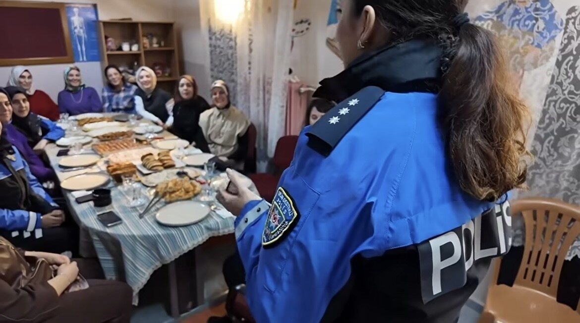 Bingöl’de Aşçılık Kursu Öğrencilerine Güvenlik ve Dolandırıcılık Konularında Bilgilendirme Yapıldı