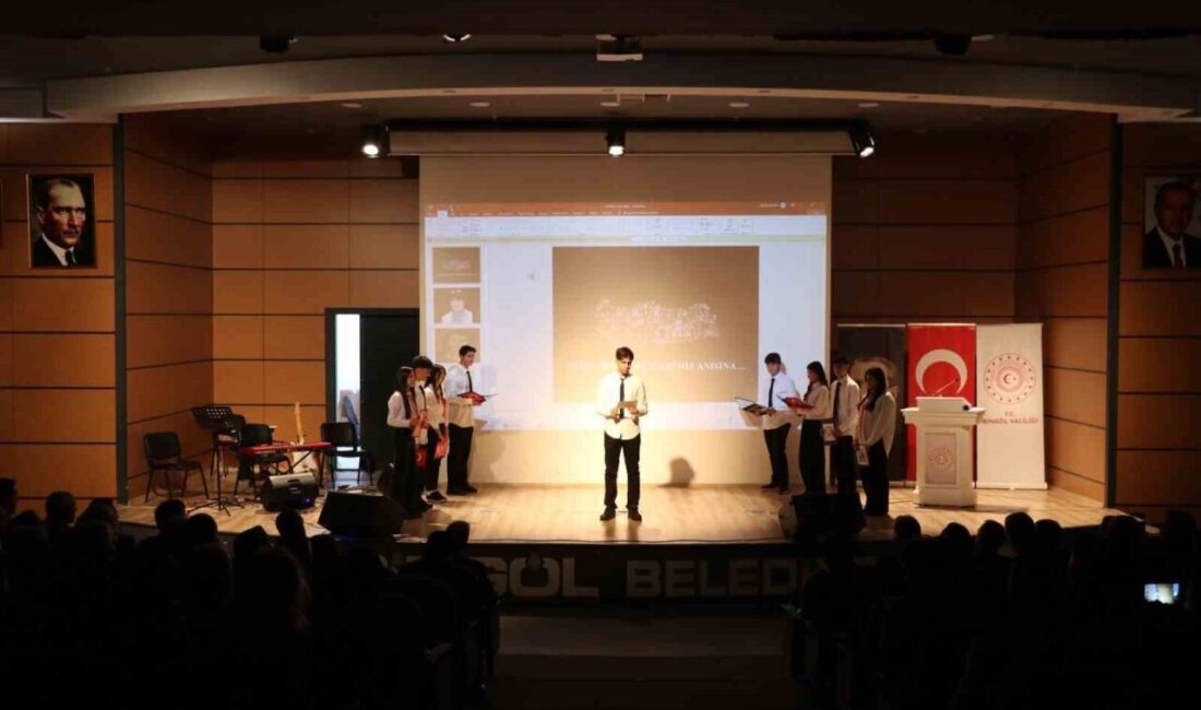 Bingöl’de 24 Kasım Öğretmenler Günü, büyük bir coşkuyla anıldı Bingöl'de 24 Kasım Öğretmenler Günü, görkemli bir programla kutlandı. Saygı