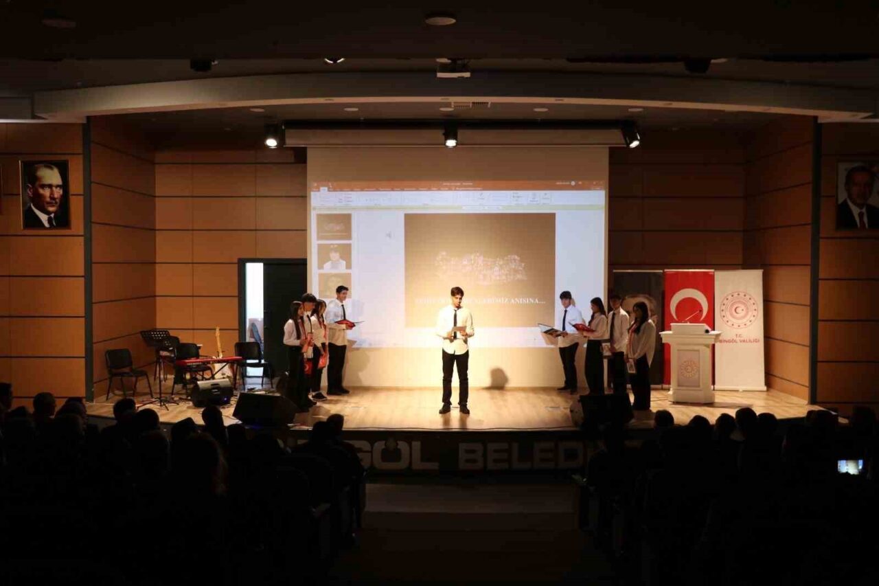 Bingöl'de 24 Kasım Öğretmenler Günü, görkemli bir programla kutlandı. Saygı