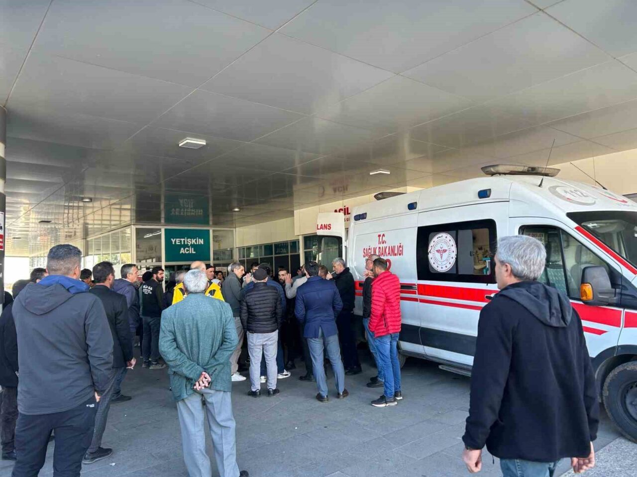 Bingöl’de Silahlı Saldırı: 4 Yaralı, Saldırgan Polis Tarafından Vuruldu