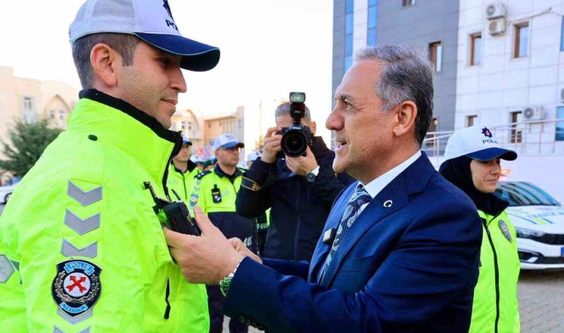 Bingöl’de Trafik Ekiplerine 90 Yeni Yaka Kamerası Dağıtıldı İçişleri Bakanlığı, Yaka Kamerası Projesi çerçevesinde Bingöl’deki trafik ekiplerine 90