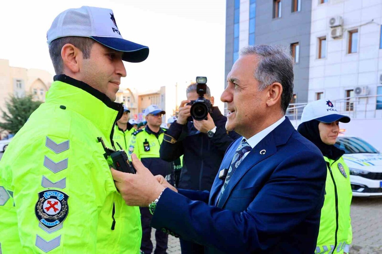 İçişleri Bakanlığı, Yaka Kamerası Projesi çerçevesinde Bingöl’deki trafik ekiplerine 90