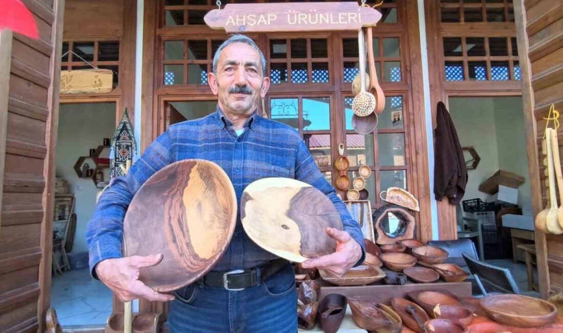 Erzurumlu Zanaatkarlar, Dedelerin Mirasını Yüzyıldır Yaşatıyor Tortum ilçesinde yaşayan Aşur Taş ve Halil Karaağaç, dedelerinden miras