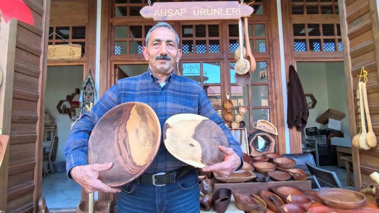 Tortum ilçesinde yaşayan Aşur Taş ve Halil Karaağaç, dedelerinden miras