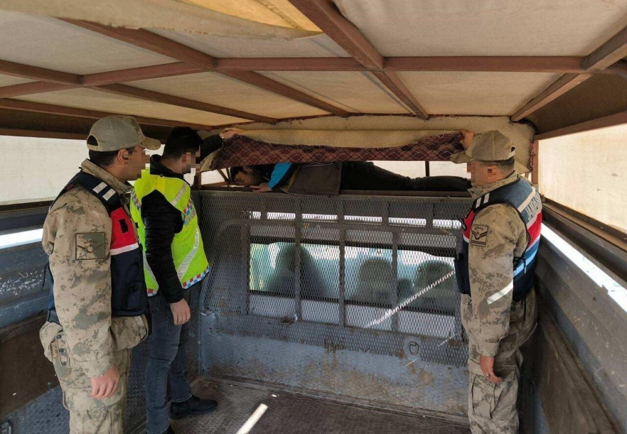 Erzurum İl Jandarma Komutanlığı, Ekim 2025'te düzensiz göçle mücadelesi kapsamında