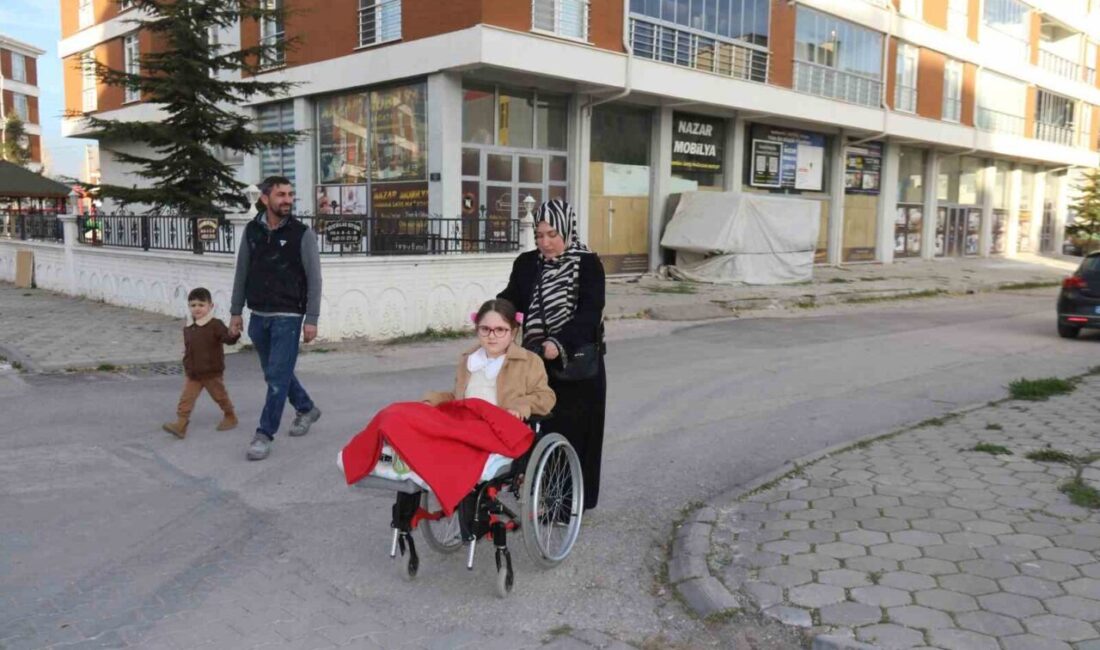 Eskişehir'de 7 buçuk yaşındaki Zeynep İkra Albayrak, doğuştan PEVA hastası,