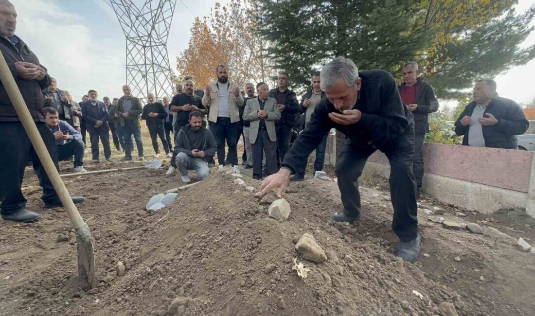 Elazığ’da Kaybolan 11 Yaşındaki Veysel Bilen, Cenazesiyle Son Yolculuğuna Uğurlandı Elazığ'da kaybolduktan bir hafta sonra cansız bedeni bulunan 11 yaşındaki