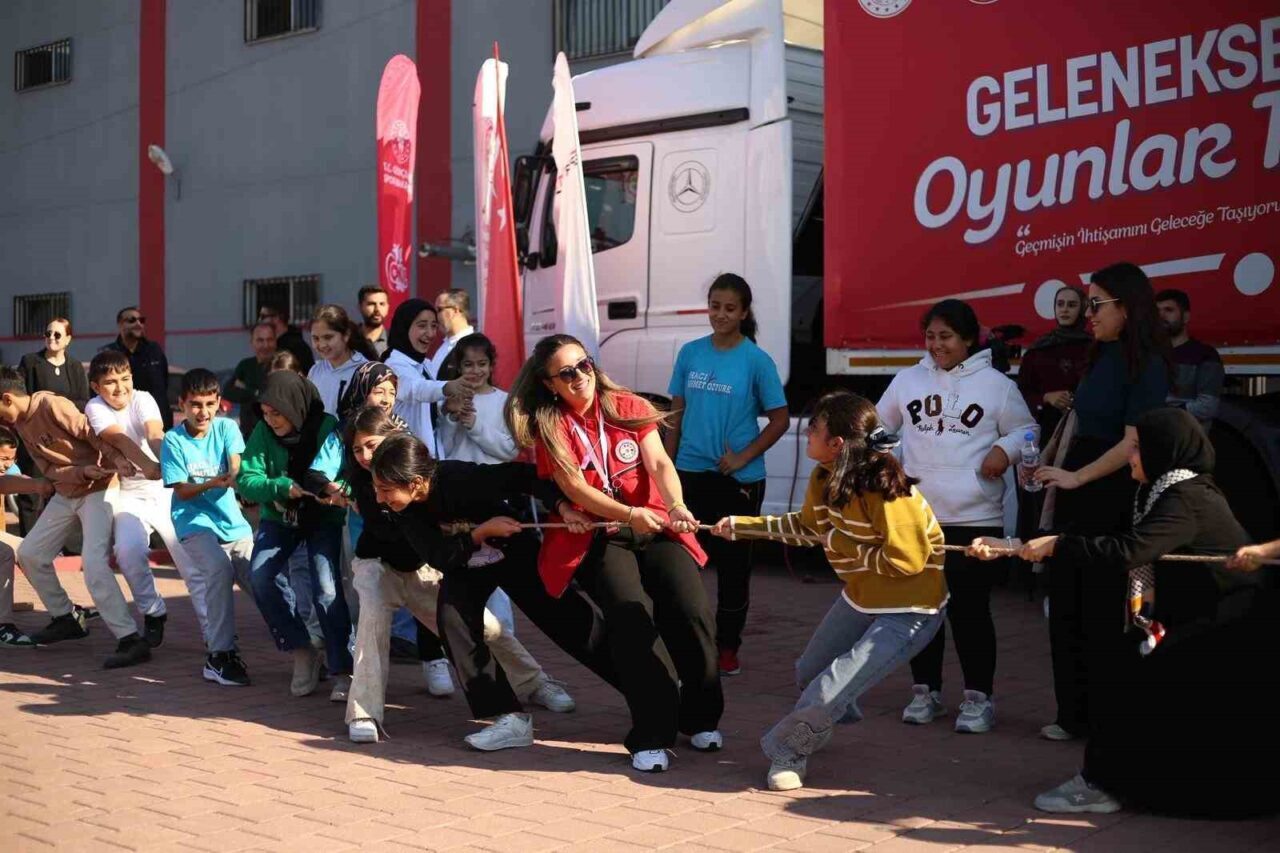 Türkiye Geleneksel Spor Dalları Federasyonu, "Geleneksel Oyunlar Tırı" ile 26