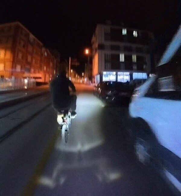 Eskişehir'de F.U. kontrolündeki motosiklet, bisiklete çarpmamak için yaptığı manevra sonrası