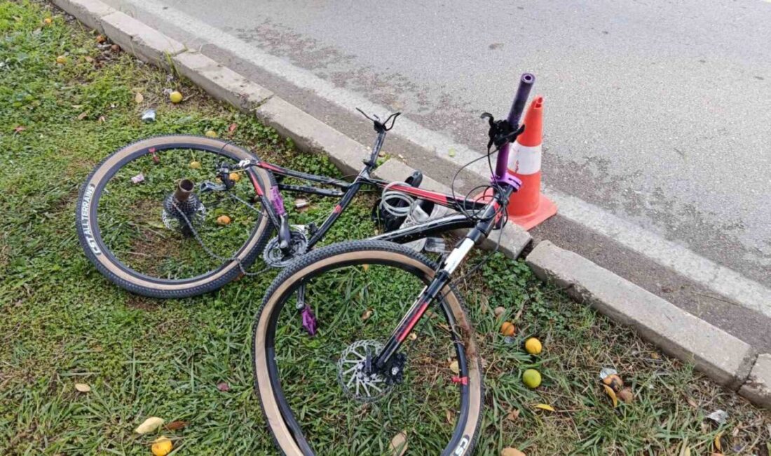 Adana’da Lüks Araç ile Bisikletli Çocuğuna Çarpıp Ölümüne Neden Olan Sürücü Polise Teslim Oldu Adana'da 12 yaşındaki Miraç Çam'a otomobiliyle çarparak ölümüne neden olan