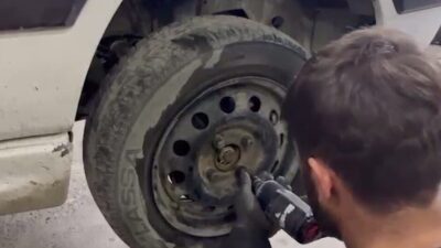 Bitlis'te gerçekleştirilen polis operasyonunda, Tatvan ilçesinde bir araçta gizlenmiş 16