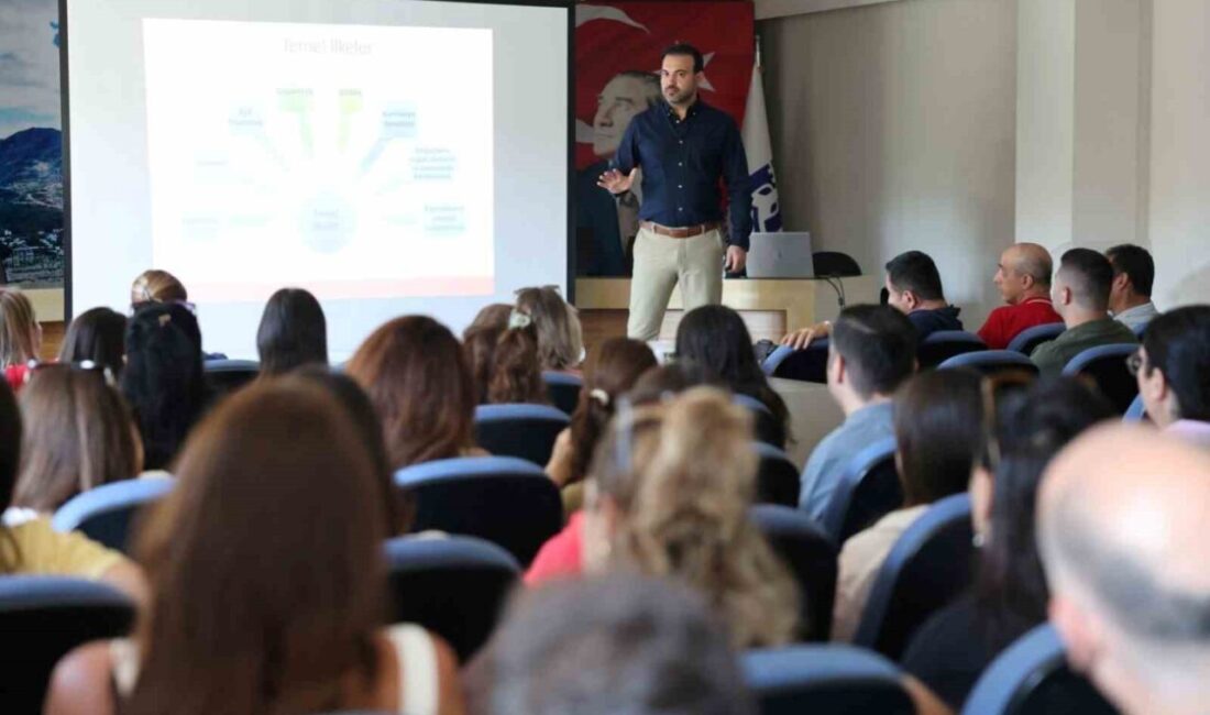 Bodrum Belediyesi, 2025 yılı boyunca personeline yönelik çeşitli eğitim programları ile hizmet kalitesini artırmayı hedefliyor. Bodrum Belediyesi, 2025 yılı boyunca personeline yönelik çeşitli eğitim programları