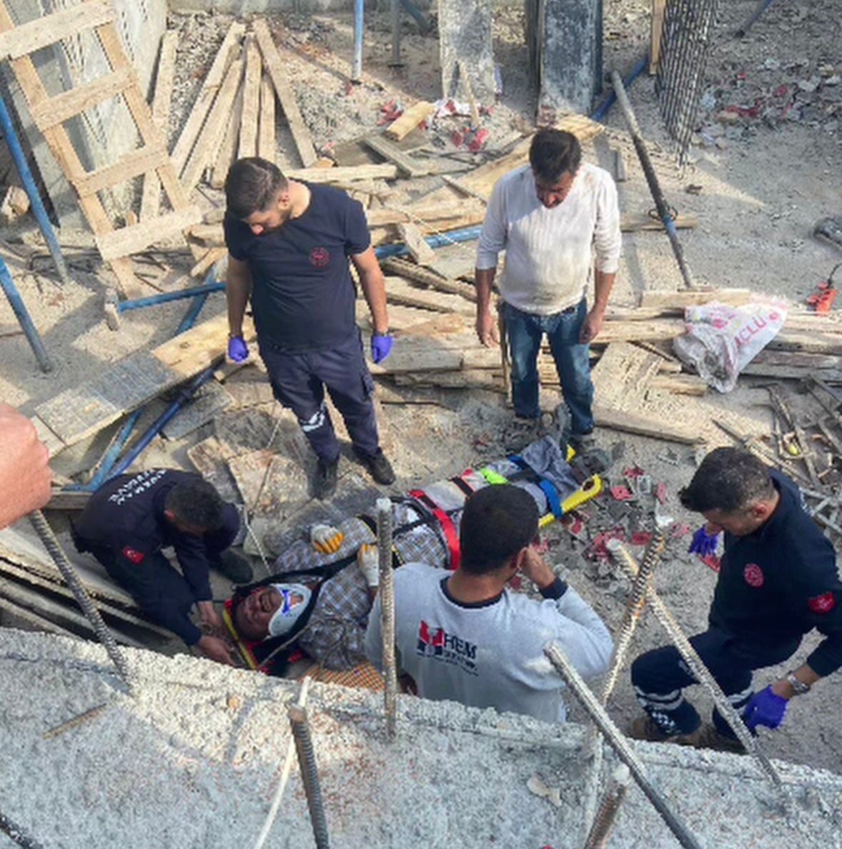 Adıyaman’da İnşaatta Düşen İşçi Yaralandı, Hastaneye Kaldırıldı