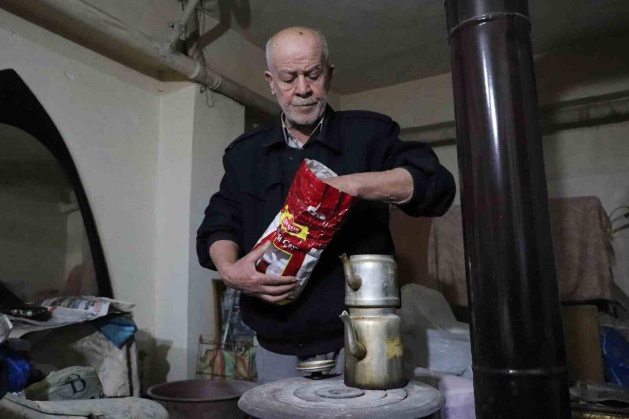 Eskişehir'de 75 yaşındaki Hasan Gürbüz, sağlık problemleri ve yalnızlık içinde