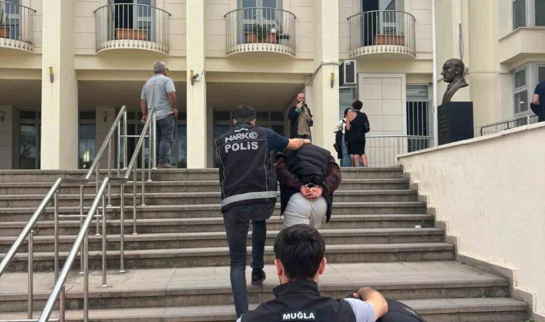 Bodrum'da narkotik polisinin bir otelde gerçekleştirdiği operasyonda 2 kişi yakalandı.
