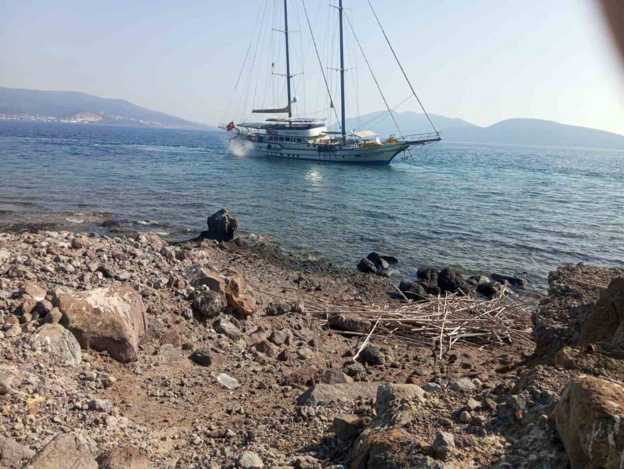 Muğla'nın Bodrum ilçesinde, 41 metre uzunluğundaki "Aegean Clipper" adlı yelkenli