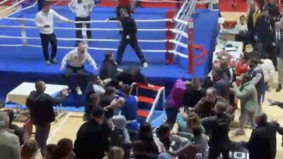 Kastamonu'da gerçekleştirilen İller Arası Boks Turnuvası sırasında sporcuların yakınları arasında