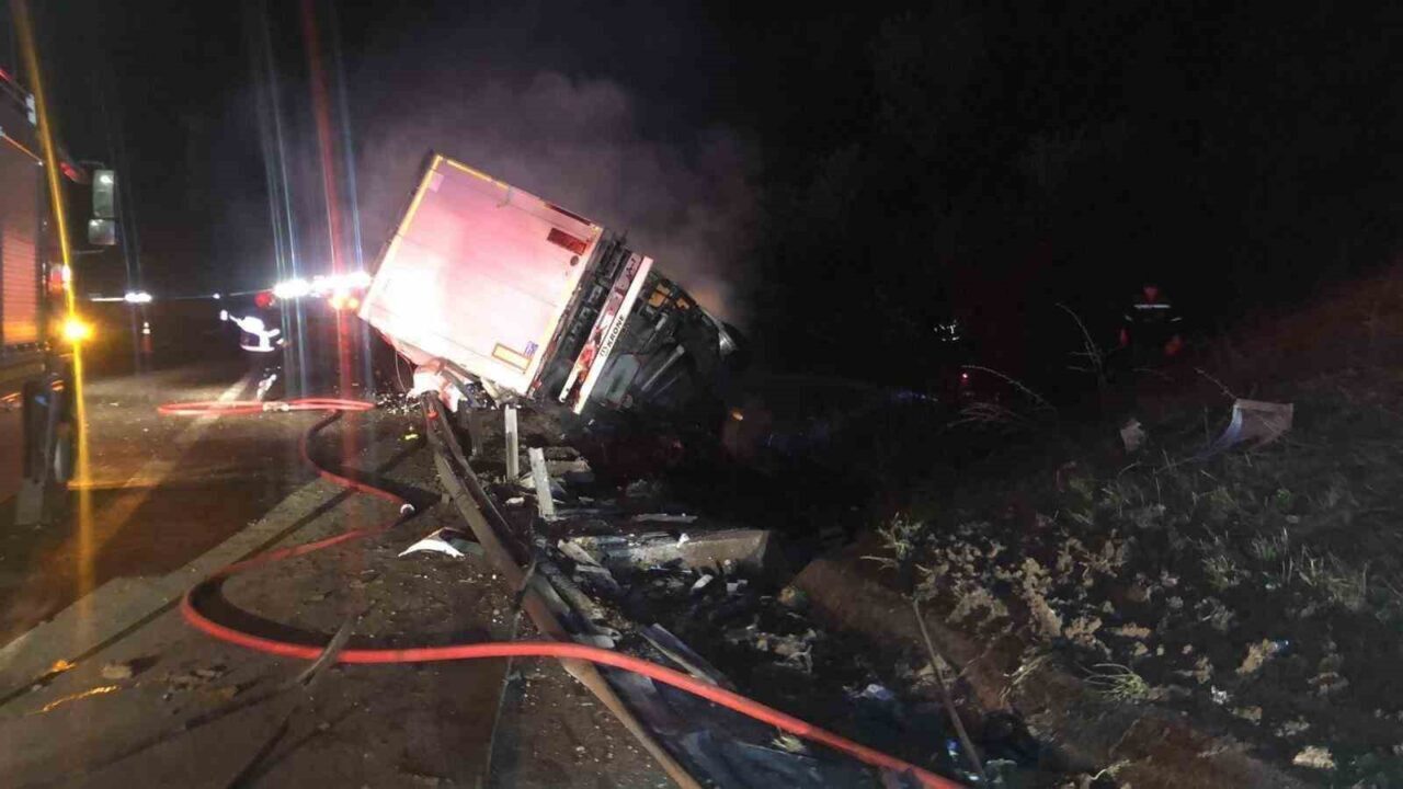 Bolu'da TEM Otoyolu'nda A. H. U. yönetimindeki tır sürücünün kontrolünü