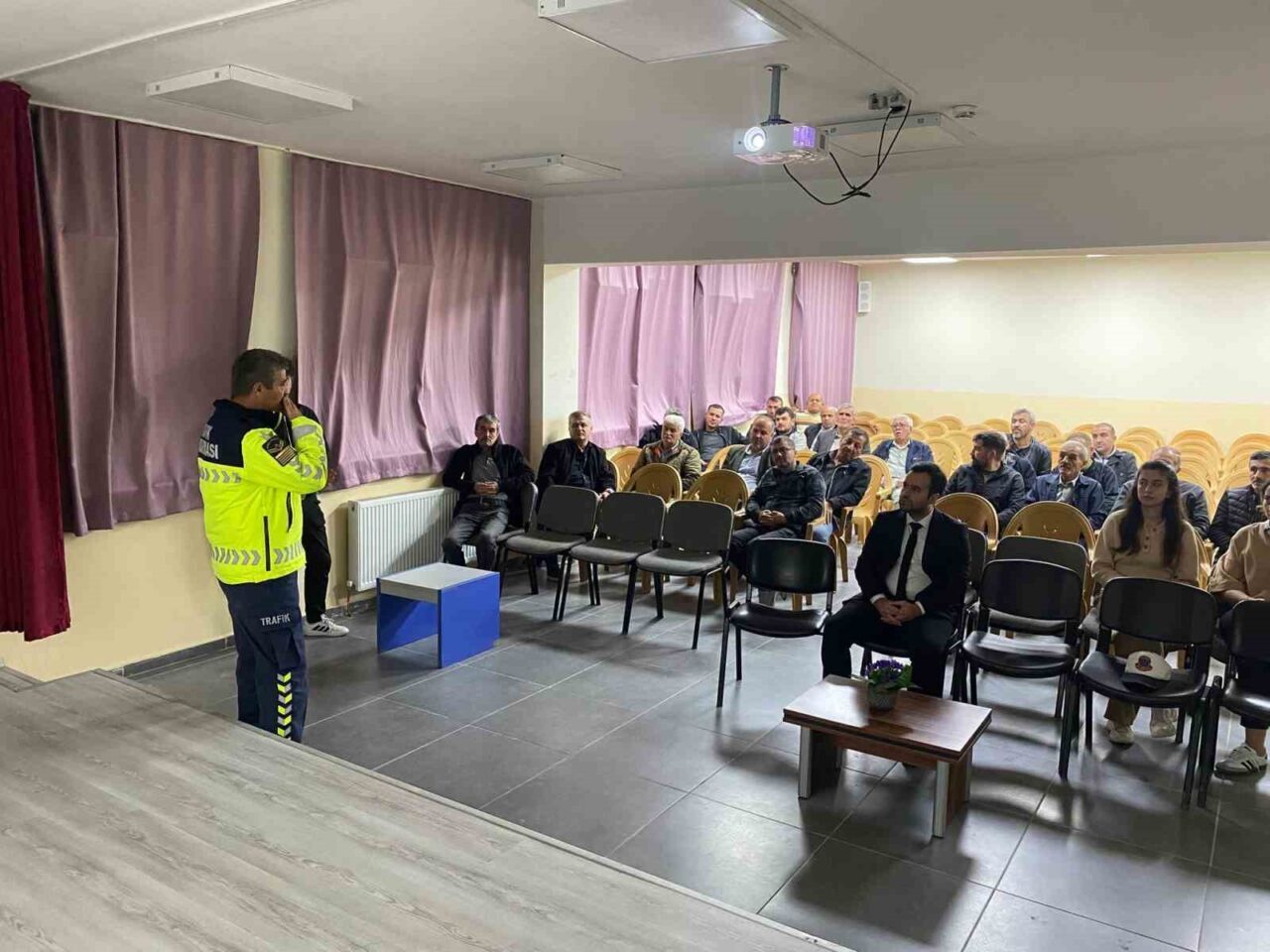 Bolu'nun Mudurnu ilçesinde "Kış Tedbirleri ve Güvenli Sürüş" bilgilendirme toplantısı