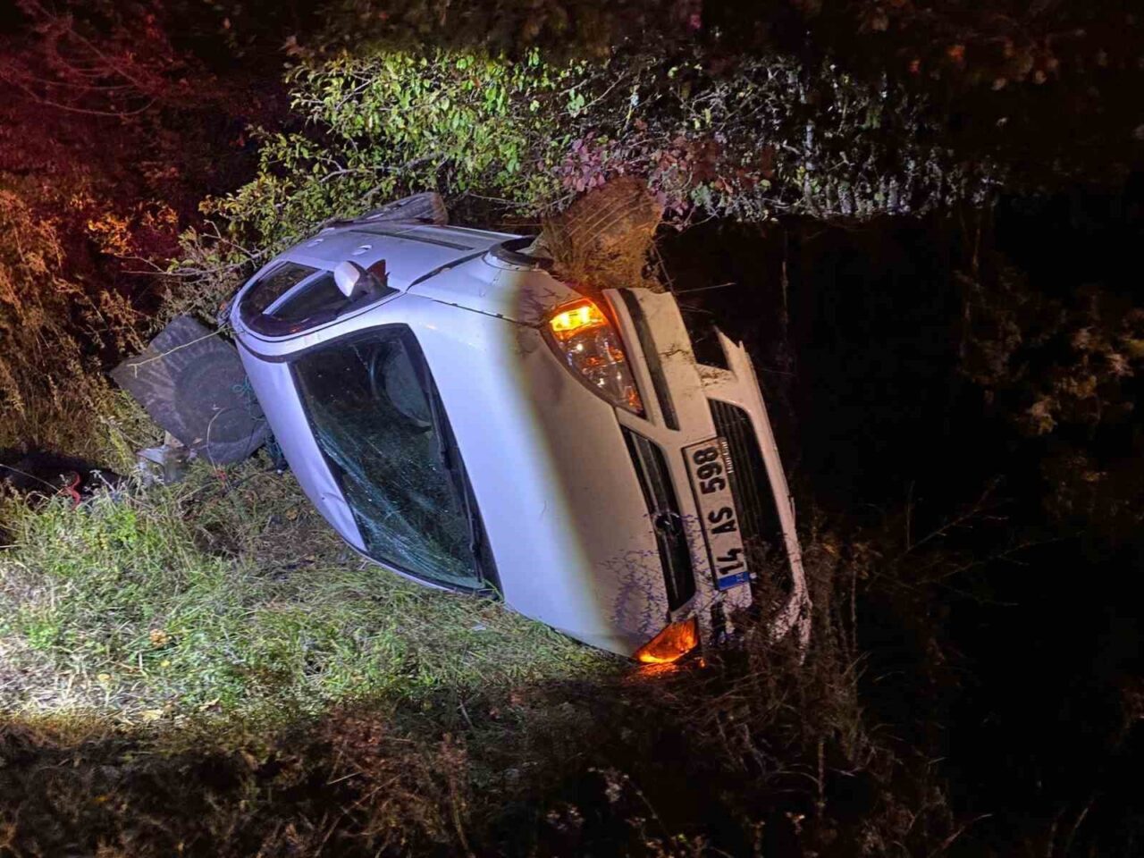 Bolu-Abant kara yolunda Emre A. yönetimindeki otomobil, direksiyon hakimiyetinin kaybolması