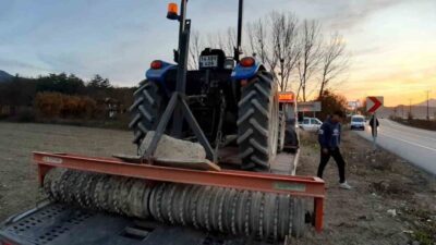 Bolu'nun Mudurnu ilçesinde Nihat Ç., traktörüyle merdane yaparken kazara merdane