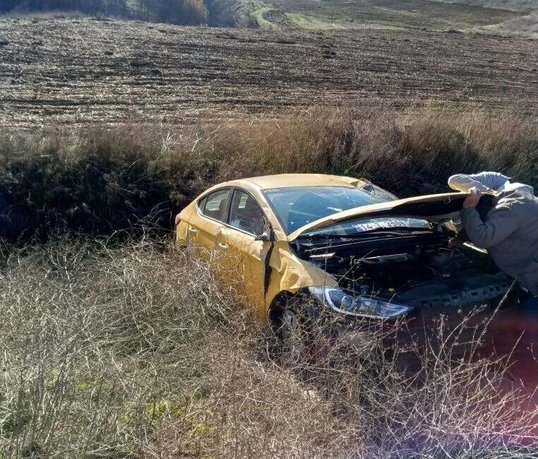 Bolu'nun Yeniçağa ilçesinde, sürücüsünün kontrolünü kaybettiği 14 T 3506 plakalı