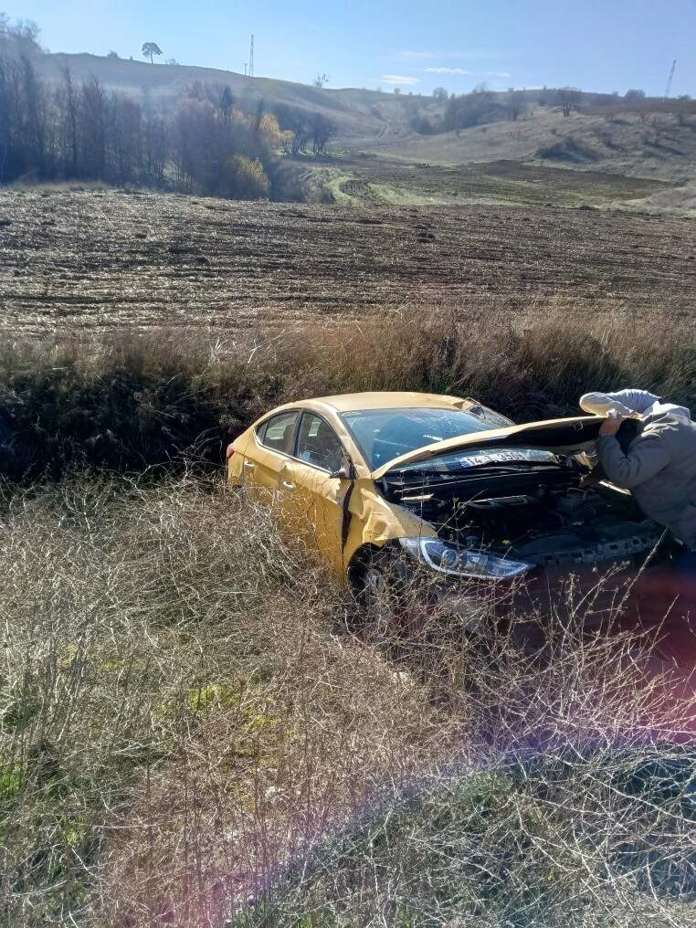 Bolu'nun Yeniçağa ilçesinde, sürücüsünün kontrolünü kaybettiği 14 T 3506 plakalı