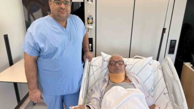 Kahramanmaraş'ta 86 yaşındaki Ali Doğruer, boyun omuriliğindeki ciddi daralma nedeniyle