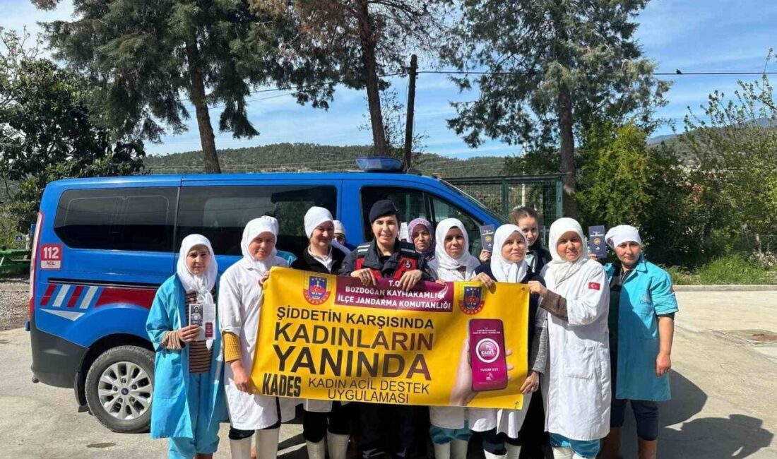 Bozdoğan’da Kadınlara Yönelik KADES Uygulaması Hakkında Bilgilendirme Toplantısı Yapıldı Aydın'ın Bozdoğan ilçesinde, İlçe Emniyet Amirliği ve Jandarma Komutanlığı, kadınlara