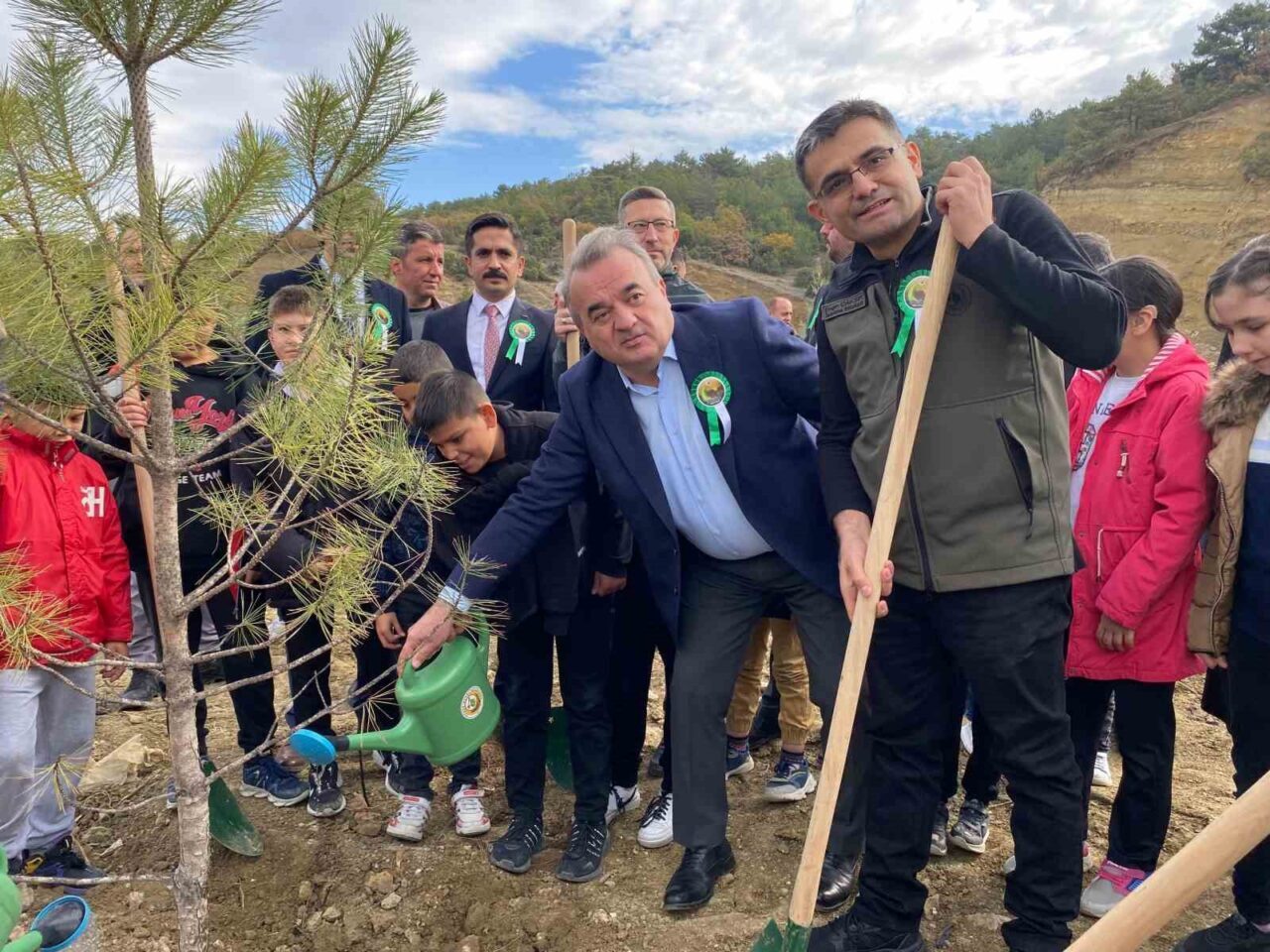 Bilecik'in Bozüyük ilçesinde 11 Kasım Milli Ağaçlandırma Günü kapsamında fidan