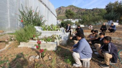 Mersin'in Bozyazı ilçesinde, 2022'de vefat eden Edebiyat Öğretmeni Ahmet Şahin,