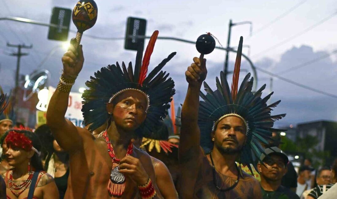 Brezilya'nın Belem şehrindeki COP30 zirvesinde, iklim değişikliği karşıtı protestocular güvenlik