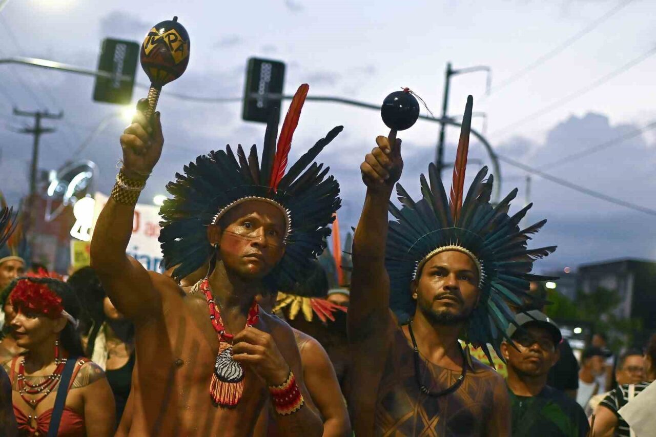 Brezilya'nın Belem şehrindeki COP30 zirvesinde, iklim değişikliği karşıtı protestocular güvenlik