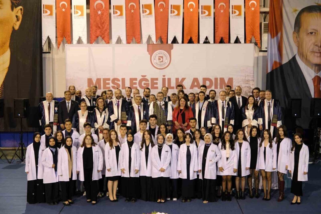 Bilecik Şeyh Edebali Üniversitesi Diş Hekimliği Fakültesi, yeni öğrencilerine beyaz
