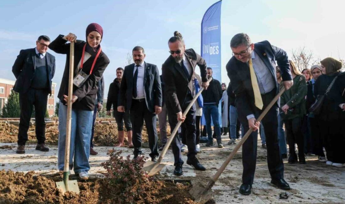 Bilecik Şeyh Edebali Üniversitesi Kampüsünde Yeni Ağaçlar Dikildi Bilecik Şeyh Edebali Üniversitesi, "ÜNİDES-Kampüs peyzajına dokunuyorum" projesi kapsamında yeni