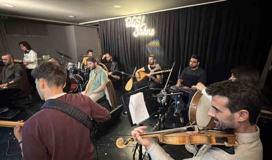 Düzce'deki öğretmenlerden oluşan "Düzce’nin Sesleri" korosu, 24 Kasım Öğretmenler Haftası