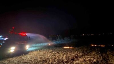Burdur'un Bucak ilçesindeki Kestel köyü yakınlarında meydana gelen arazideki yangın,