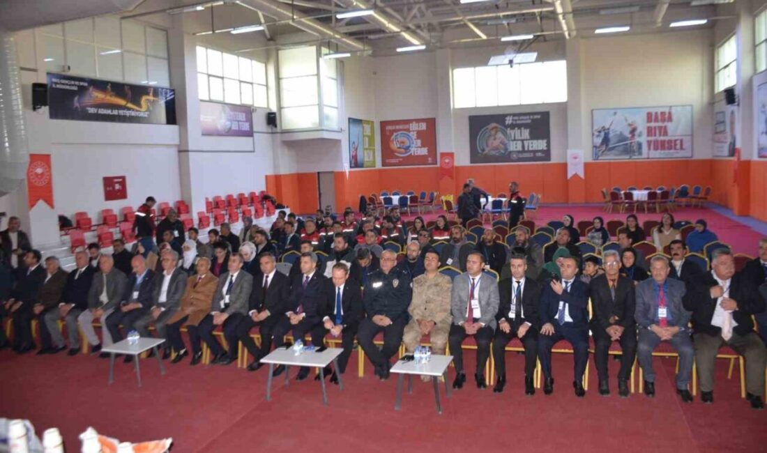 Muş'un Bulanık ilçesinde, Kaz Yetiştiriciliği çalıştayı düzenlendi. Bulanık Kaymakamı Ömer