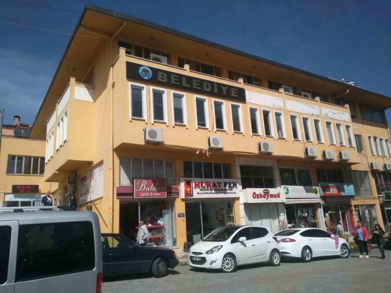 Buldan Belediyesi'nin eski başkanları Mustafa Gülbay ve Mustafa Şevik, bazı