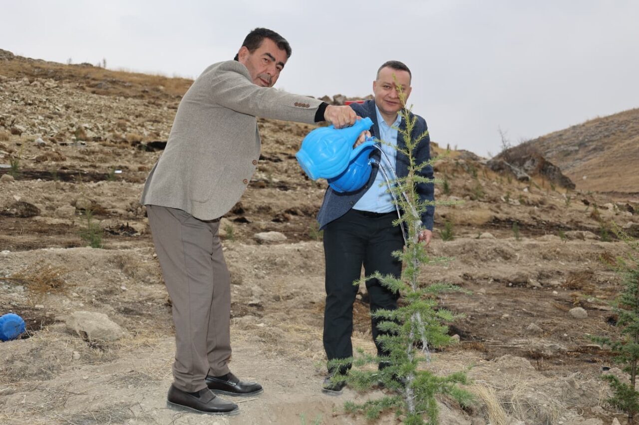 Kayseri'nin Bünyan ilçesinde 11 Kasım Milli Ağaçlandırma Günü etkinliği gerçekleşti.
