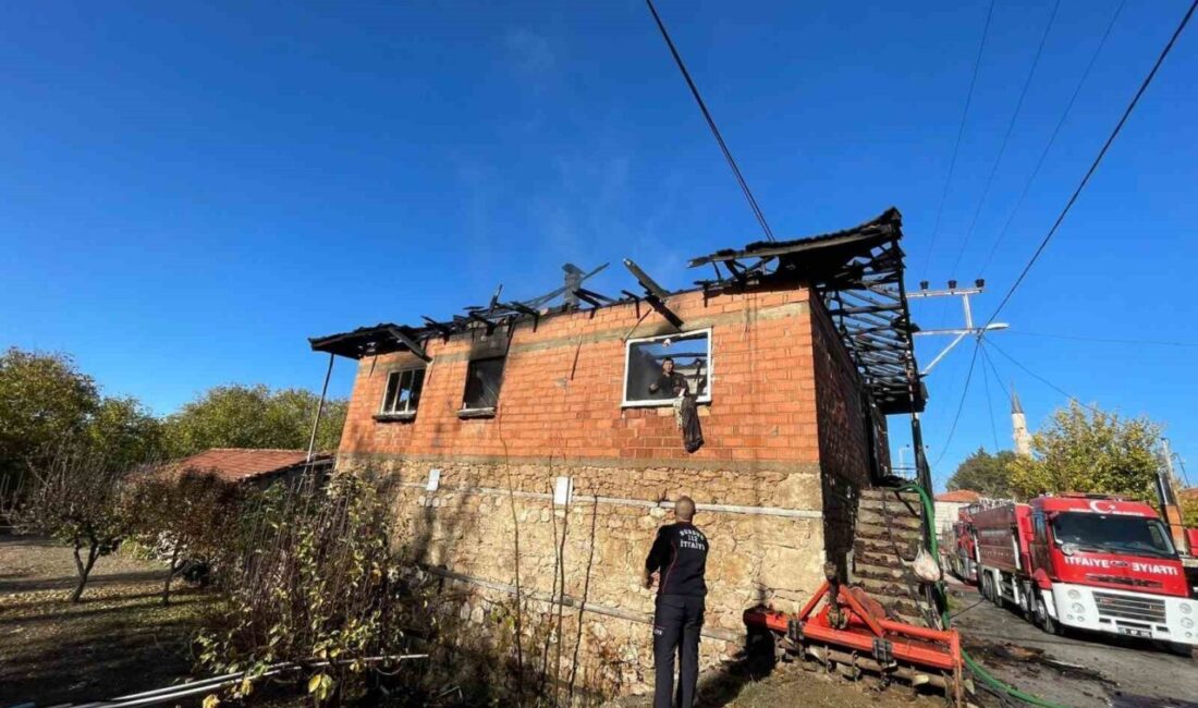Burdur’da İki Katlı Evdeki Yangın Kontrol Altına Alındı, Soruşturma Başlatıldı Burdur'un Günalan köyünde H.E.'ye ait bir evde elektrikli battaniyeden kaynaklanan
