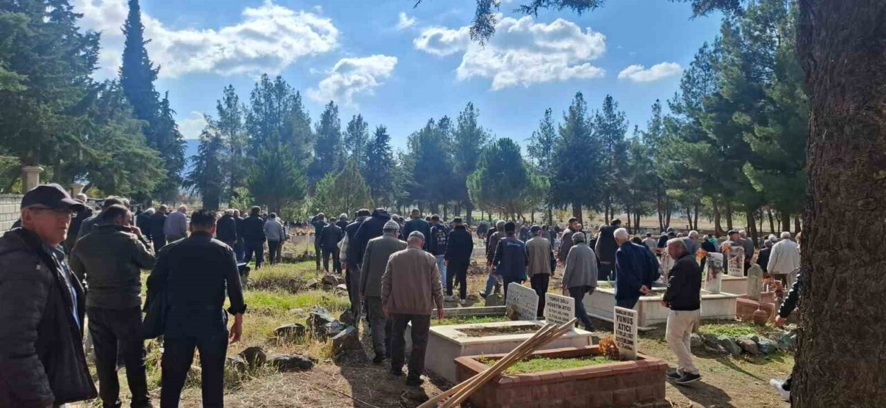 Burdur'un Yeşilova ilçesindeki bir evde çıkan yangında 88 yaşındaki Şerife