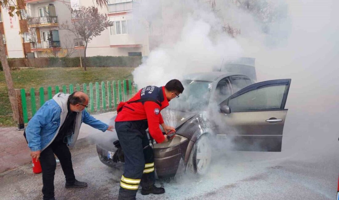 Burdur'da R.Ö. yönetimindeki otomobil, Emek Mahallesi'nde seyir halindeyken yandı. Yangın,