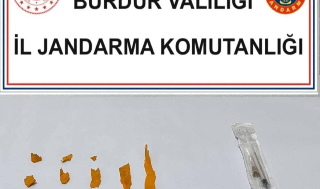 Burdur’da Jandarma Tarafından Uyuşturucu Operasyonu: 14 Gram Bonzai ve 3 Gözaltı Burdur'da jandarma, uyuşturucu ile mücadele kapsamında yaptığı operasyonda 14 gram