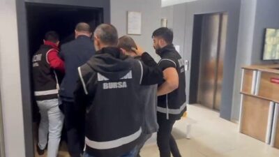 Bursa'da yapılan operasyonla, gümrük kaçağı araç ticareti yapan bir çete