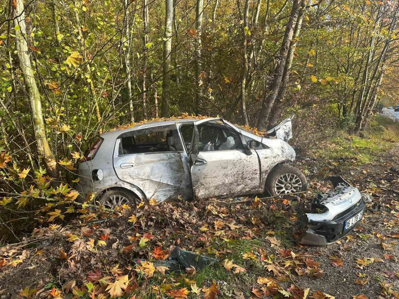 Bursa-Orhaneli Yolu'nda meydana gelen iki kazada, 16 AZA 967 plakalı