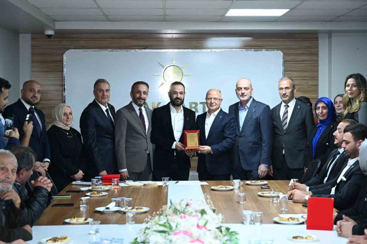 AK Parti Bursa İl Başkanı Davut Gürkan, Gemlik ve Orhangazi’de Üyeleriyle Bir Araya Geldi