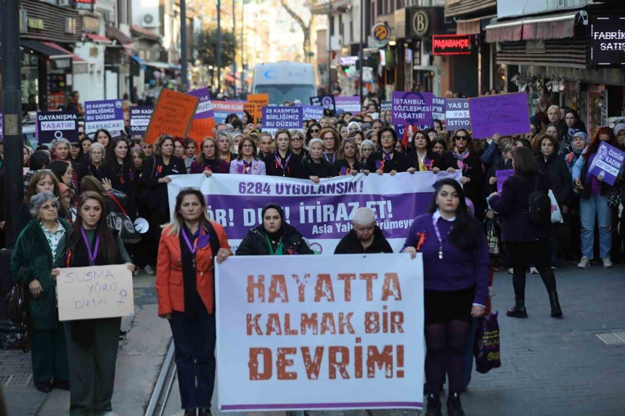 Bursa'da, "25 Kasım Kadına Yönelik Şiddete Karşı Uluslararası Mücadele Günü"